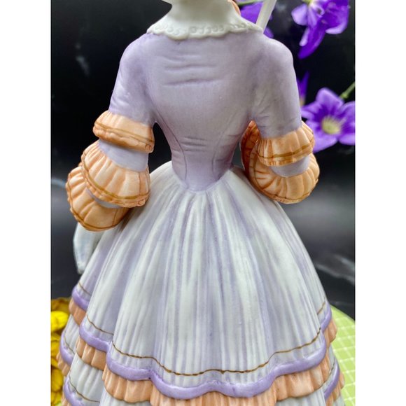 SOLD***Lenox "Springtime Promenade" Figurine, Fine porcelain - Picture 12 of 17